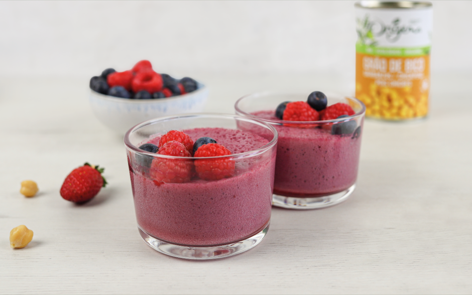 Mousse de Frutos Vermelhos com Aquafaba